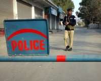 پشاور میں پولیس موبائل وین پر بم حملہ، 8 افراد زخمی