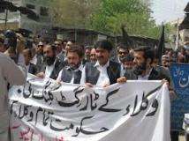 پشاور، ملک جرار حسین ایڈووکیٹ کے قتل کیخلاف وکلاء کا احتجاج
