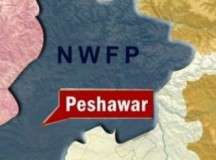 پشاور میں دو بم دھماکے، تین پولیس اہلکار زخمی، مزار کو جزوی نقصان