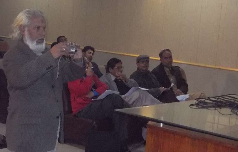 لاہور پریس کلب میں شیعہ علماء کونسل پنجاب کے سربراہ علامہ مظہر عباس علوی کی نیوز کانفرنس