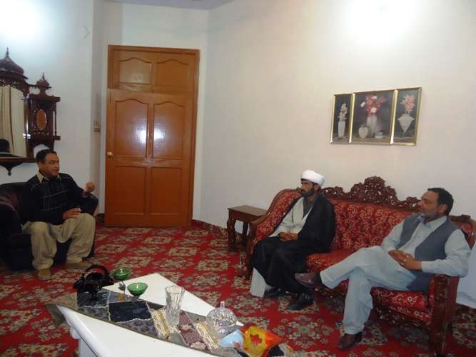ایم ڈبلیوایم کاوفد صوبائی سیکرٹری سیاسیات کی قیادت میں مسلم لیگ ن کے رہنما سیداسد عباس سے ملاقات کررہاہے