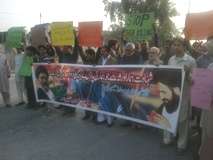 سانحہ کوئٹہ کے خلاف پشاور میں احتجاج، دہشتگردوں کیخلاف آپریشن کا مطالبہ