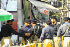 لاہور میں دہشتگردوں کیخلاف آپریشن جاری، 15 سے زائد گرفتار