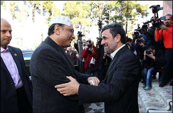 تہران میں صدر آصف علی زرداری کا شاندار استقبال اور ایرانی صدر ڈاکٹر محمود احمدی نژاد سے ملاقات
