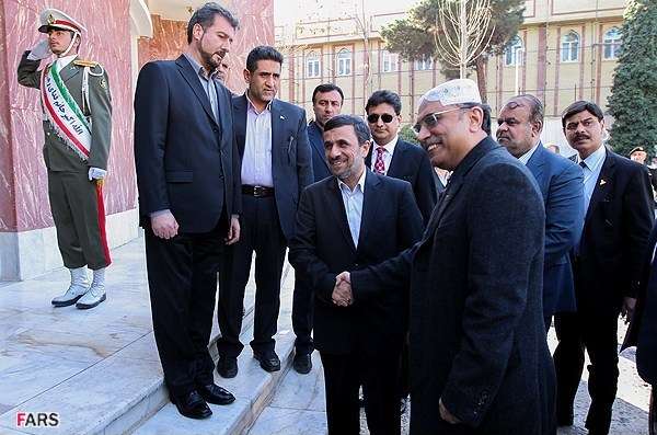 تہران میں صدر آصف علی زرداری کا شاندار استقبال اور ایرانی صدر ڈاکٹر محمود احمدی نژاد سے ملاقات