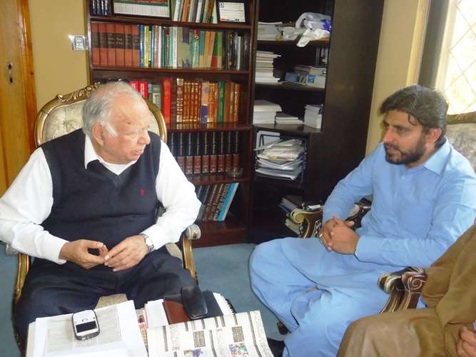 ایم ڈبلیو ایم کے مرکزی سیکرٹری سیاسیات ناصر عباس شیرازی کی سابق سیکرٹری خارجہ اکرم ذکی سے ملاقات