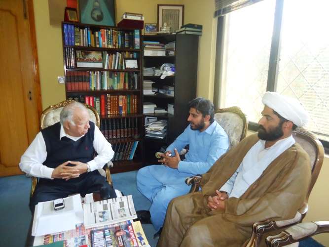 ایم ڈبلیو ایم کے مرکزی سیکرٹری سیاسیات ناصر عباس شیرازی کی سابق سیکرٹری خارجہ اکرم ذکی سے ملاقات