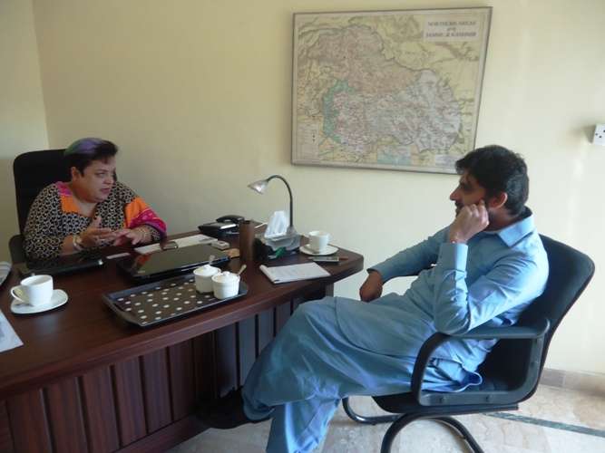 ایم ڈبلیو ایم کے مرکزی سیکرٹری سیاسیات ناصر عباس شیرازی کی معروف صحافی ڈاکٹر شیریں مزاری سے ملاقات