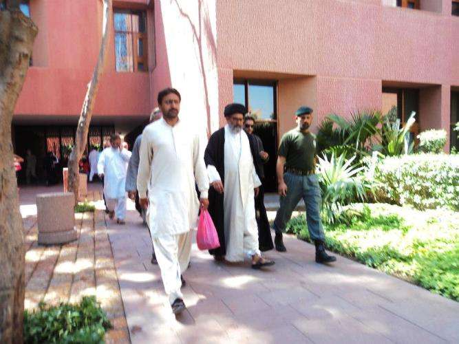 کراچی میں علامہ ساجد نقوی کی علماء کرام کے ہمراہ سانحہ عباس ٹاؤں کے زخمیوں کی عیادت