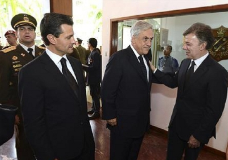«خوان مانوئل سانتوس»، «سباستین پینرا» و «انریکه پنا نیتو» (از راست به چپ) روسای‌جمهور کلمبیا، شیلی و مکزیک