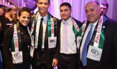 Ronaldao dengan jersey Palestina