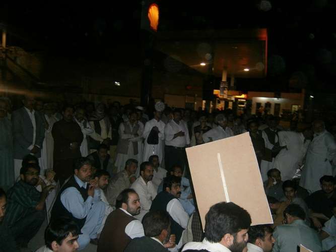 عمران علی کی شہادت پر پشاور میں احتجاجی دھرنا