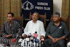 کراچی میں تمام پولنگ اسٹیشنز پر فوج تعینات کی جائے، ڈاکٹر عارف علوی
