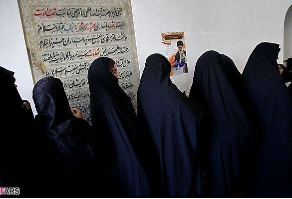 ایران بھر کے مختلف شہروں میں صدارتی اور بلدیاتی انتخابات میں خواتین کی بھرپور شرکت
