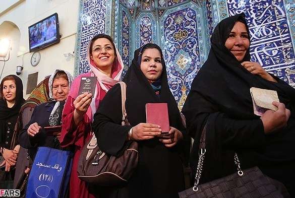 ایران بھر کے مختلف شہروں میں صدارتی اور بلدیاتی انتخابات میں خواتین کی بھرپور شرکت
