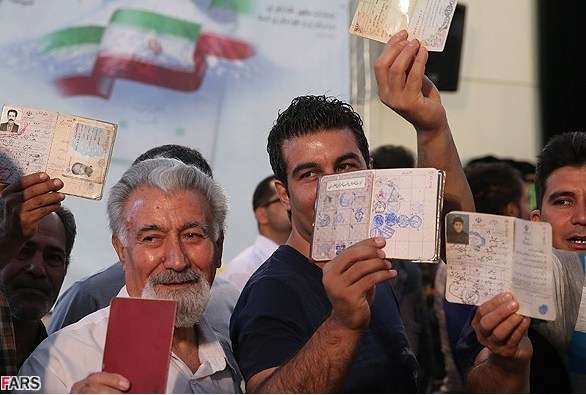 ایران بھر کے مختلف شہروں میں صدارتی اور بلدیاتی انتخابات میں عوام کی بھرپور شرکت