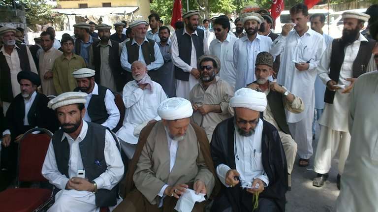 پاراچنار، تحریک حسینی کے زیراہتمام جامعہ شہید عارف الحسینی پشاور میں ہونیوالے خودکش حملے کیخلاف احتجاج