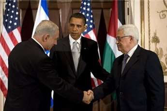 Barack Obama looks on as Benjamin Netanyahu shakes hands with Mahmoud Abbas before talks in 2009.