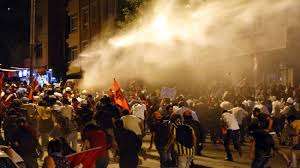 Plainclothesmen attack anti-government protesters in Turkey