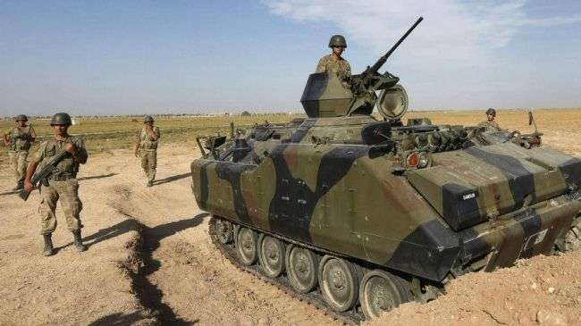 Turkey beefs up military presence near Syrian border