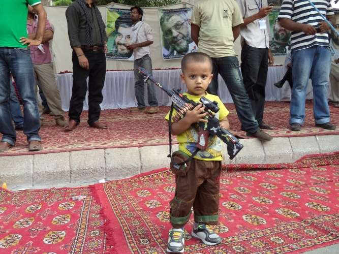 کراچی میں عظیم الشان مرکزی آزادی القدس ریلی میں شریک معصوم کمسن بچے