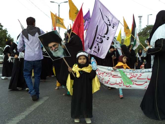 کراچی میں عظیم الشان مرکزی آزادی القدس ریلی میں شریک معصوم کمسن بچے