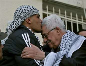 Abbas to welcome released prisoners