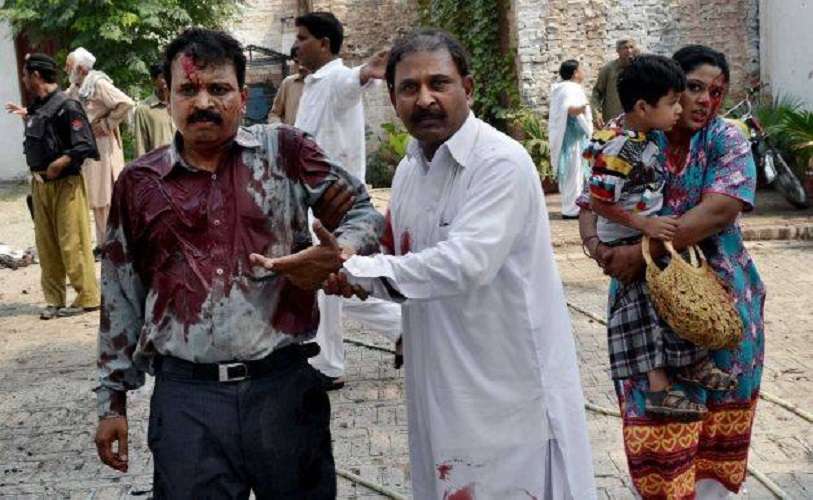 پشاور چرچ میں بم دھماکے، درجنوں افراد جاں بحق، 100 سے زائد زخمی