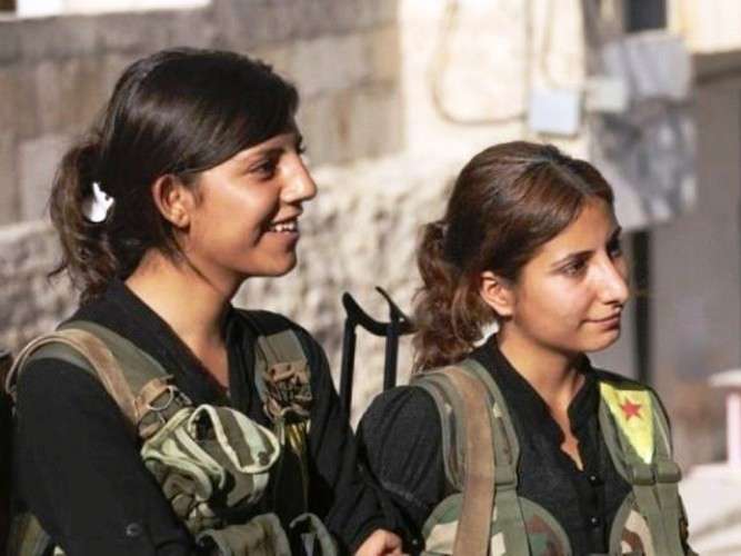 شام میں امریکی خواتین فوجی باغی خواتین کو تربیت دے رہی ہیں
