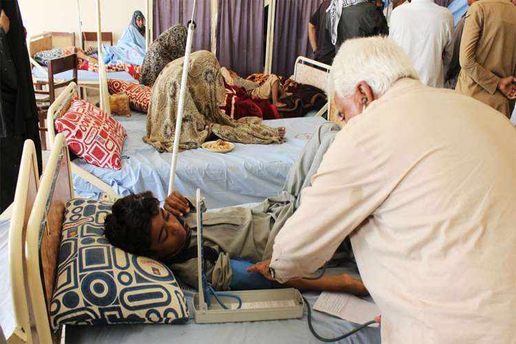 میڈیکل کیمپ میں ابتدائی طبی امداد کے بعد مریضوں کو آواران کے ضلعی ہسپتال منتقل کر دیا جاتا ہے