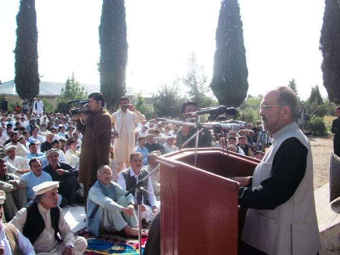 سید قیصر حسین نماز عید میں شرکاء سے خطاب کرتے ہوئے