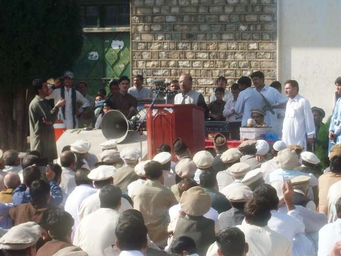 سید قیصر حسین نماز عید کے شرکاء سے خطاب کرتے ہوئے