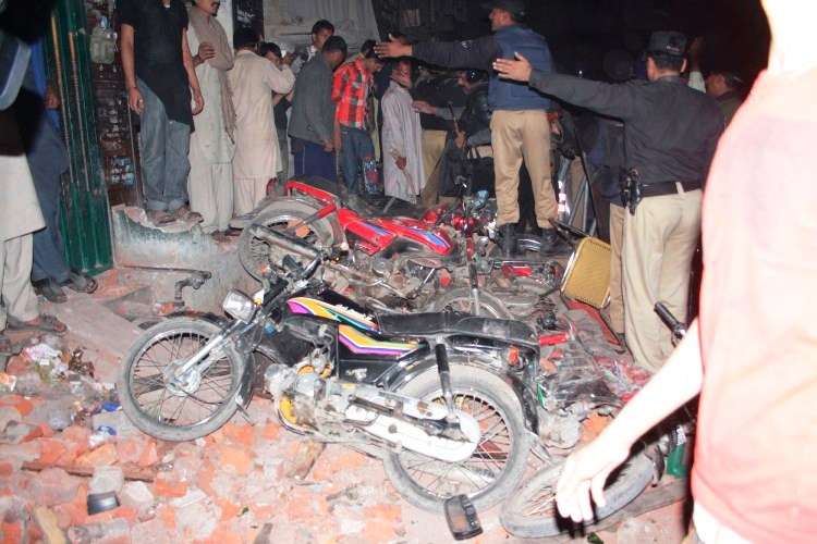 لاہور کےعلاقہ ساندہ میں جلوس پر فائرنگ کے بعد تباہی کے مناظر