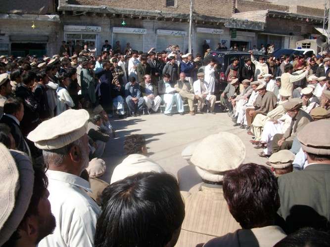 راولپنڈی میں جلوس پر پتھراو اور امام بارگاہوں کی جلاو کے خلاف پاراچنارکشمیری چوک  میں احتجاجی جلسہ