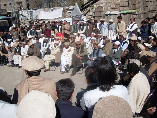راولپنڈی میں جلوس پر پتھراو اور امام بارگاہوں کی جلاو کے خلاف پاراچنارکشمیری چوک  میں احتجاجی جلسہ