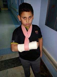 ضرب و شتم یک دانش آموز ابتدایی به دست معلم وهابی اش در عربستان!