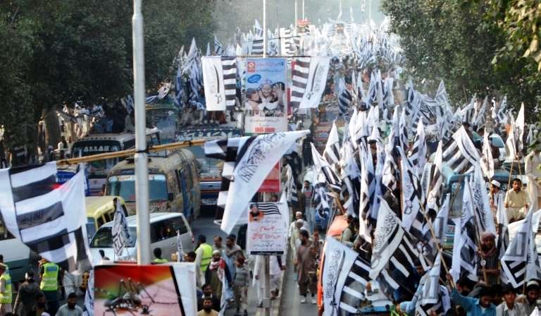 لاہور میں نیلا گنبد سے مسجد شہداء مال روڈ تک نکالے گئے دفاع پاکستان کارواں کے مناظر