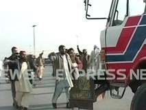 مولانا شمس الرحمان کے قتل کیخلاف سپاہ صحابہ کا راولپنڈی میں احتجاج، ٹریفک بلاک، مسافر پریشان