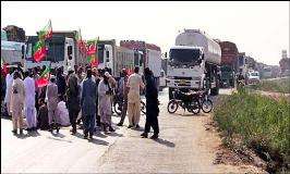 پشاور، نیٹو سپلائی کیخلاف تحریک انصاف کا دھرنا 16 ویں روز بھی جاری