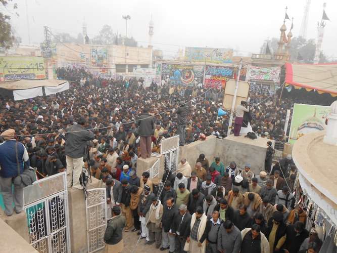 ملتان، دربار حضرت شاہ شمس کے احاطے میں شہید علامہ ناصر عباس کے جنازے کے مناظر