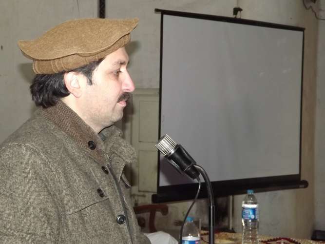 تقریب سے سید اقبال میاں خطاب کرتے ہوئے