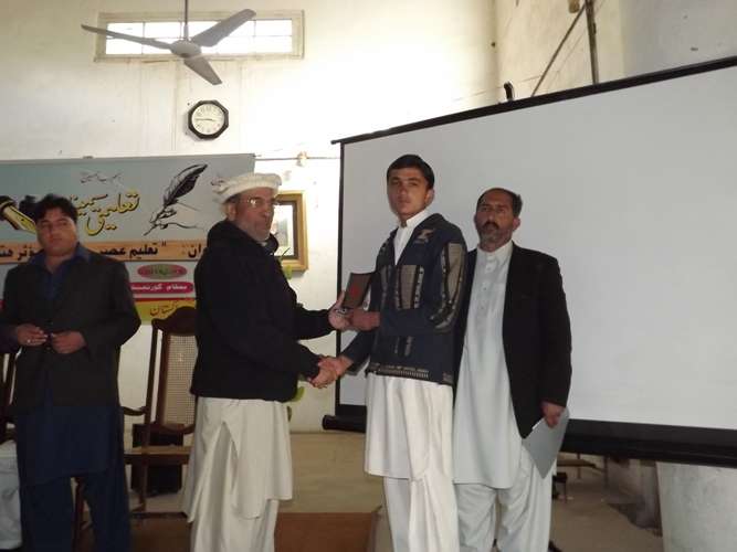 امام خمینی میموریل کمپیٹیشن ٹیسٹ میں پہلی، دوسری اور تیسری پوزیشن ہولڈز طلباء میں انعامات کی تقسیم