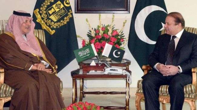 Pakistani Prime Minister Nawaz Sharif (R) meets with Saudi Foreign Minister Saud al-Faisal, Islamabad, January 2014.