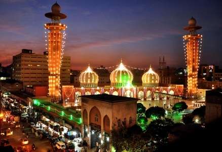 آزین بندی مسجدی در کراچی پاکستان