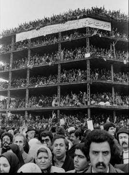 12 بہمن 1357 شمسی کو طویل جلاوطنی کے بعد امام خمینی (رہ) کی تہران آمد اور شاندار استقبال کے مناظر