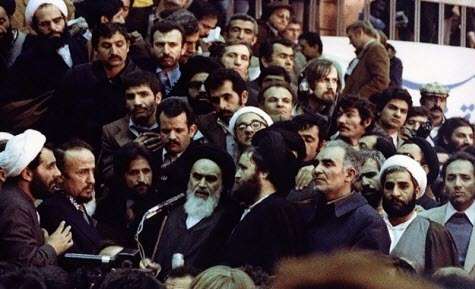 12 بہمن 1357 شمسی کو طویل جلاوطنی کے بعد امام خمینی (رہ) کی تہران آمد اور شاندار استقبال کے مناظر