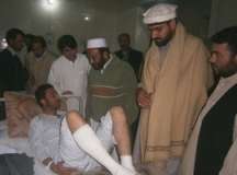 پشاور، مجلس وحدت مسلمین کے وفد کا دورہ ایل آر ایچ، دھماکہ کے زخمیوں کی عیادت کی