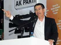 Seçicilər qarşısında çıxış edən AKP-li vəkilin tapançası göründü