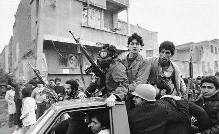 انقلاب کی قیادت نے ایرانی عوام کو یہ بھی شعور بخشا کہ اگر حریت و آزادی عزیز ہے تو خود انحصاری کی منزل کو حاصل کرنا ہو گا