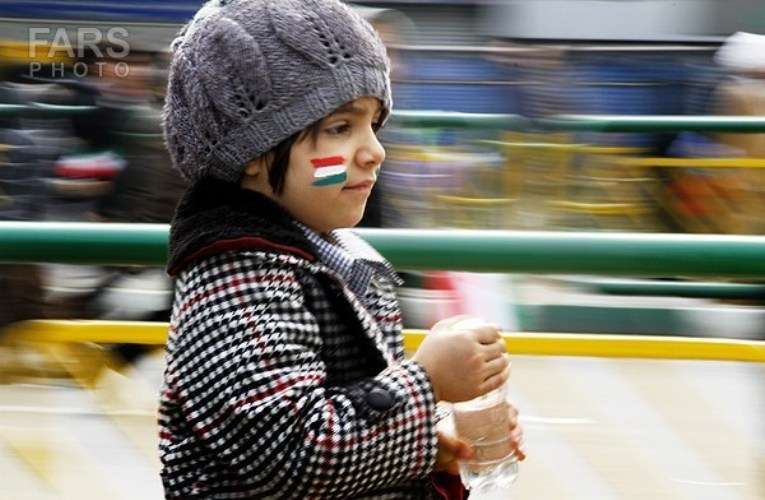 ایران، بچوں نے نہایت جوش و جذبے کیساتھ آزادی کی سالگرہ میں حصہ لیا